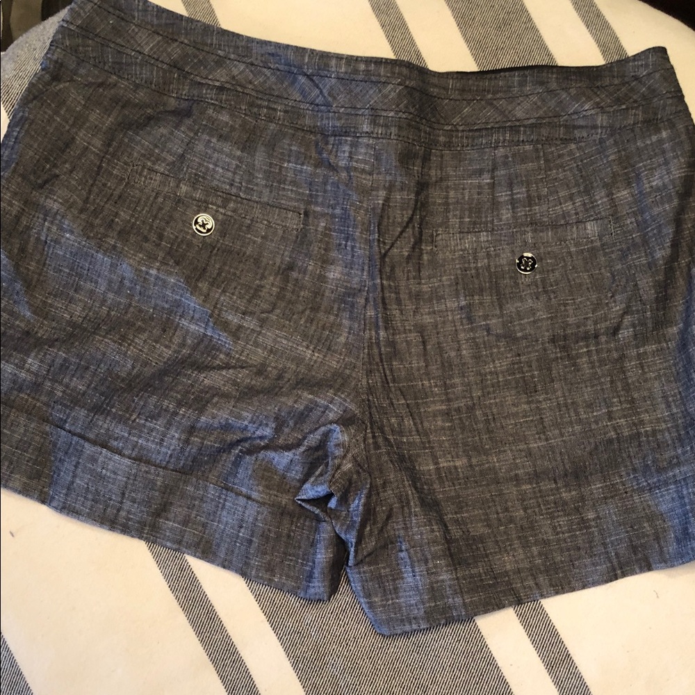 White House Black Market Gray Textured Linen-Blend Bermuda Shorts - Picture 9 of 13